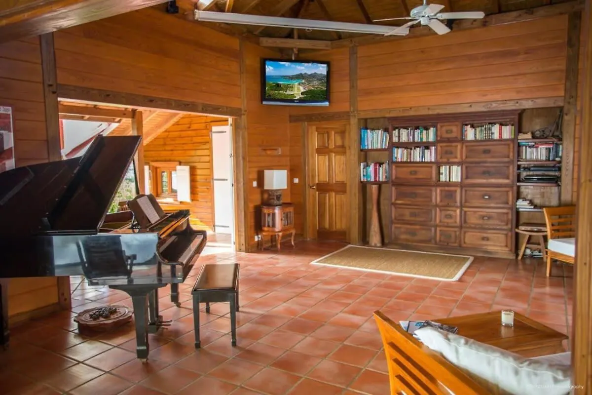 Spectacular Impressive Villa with Aesthetic Design Quartier de Lorient